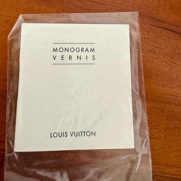 🧡FANCY🧡Louis Vuitton Houston Yellow Patent Vernis Leather Handbag - Picture 14 of 15